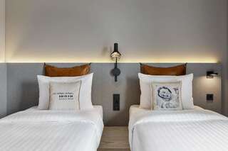 Отель Moxy Kaunas Center Каунас Moxy Twin Sleeper, Guest room, 2 Twin/Single Bed(s)-4